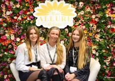 De zusjes Anna-co, Adrianne en Emma Mans waren op de beurs voor Allure Gerbera's met product van hun kwekerij uit brabant. Op de tuin van 5 hc word een breed assortiment aan Gerbera's geteeld.